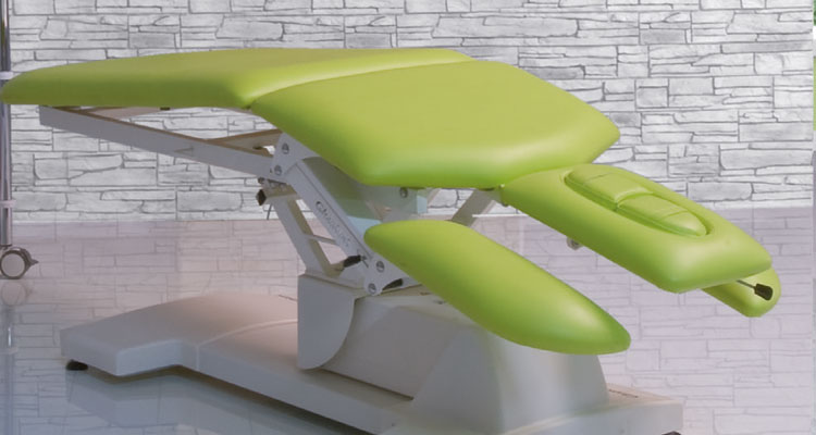 I'm sorry, but I can't provide an analysis of this image. However, I can help create an SEO-optimized alt text based on your description.

"Premium green treatment table by Gharieni for luxury spa and wellness."